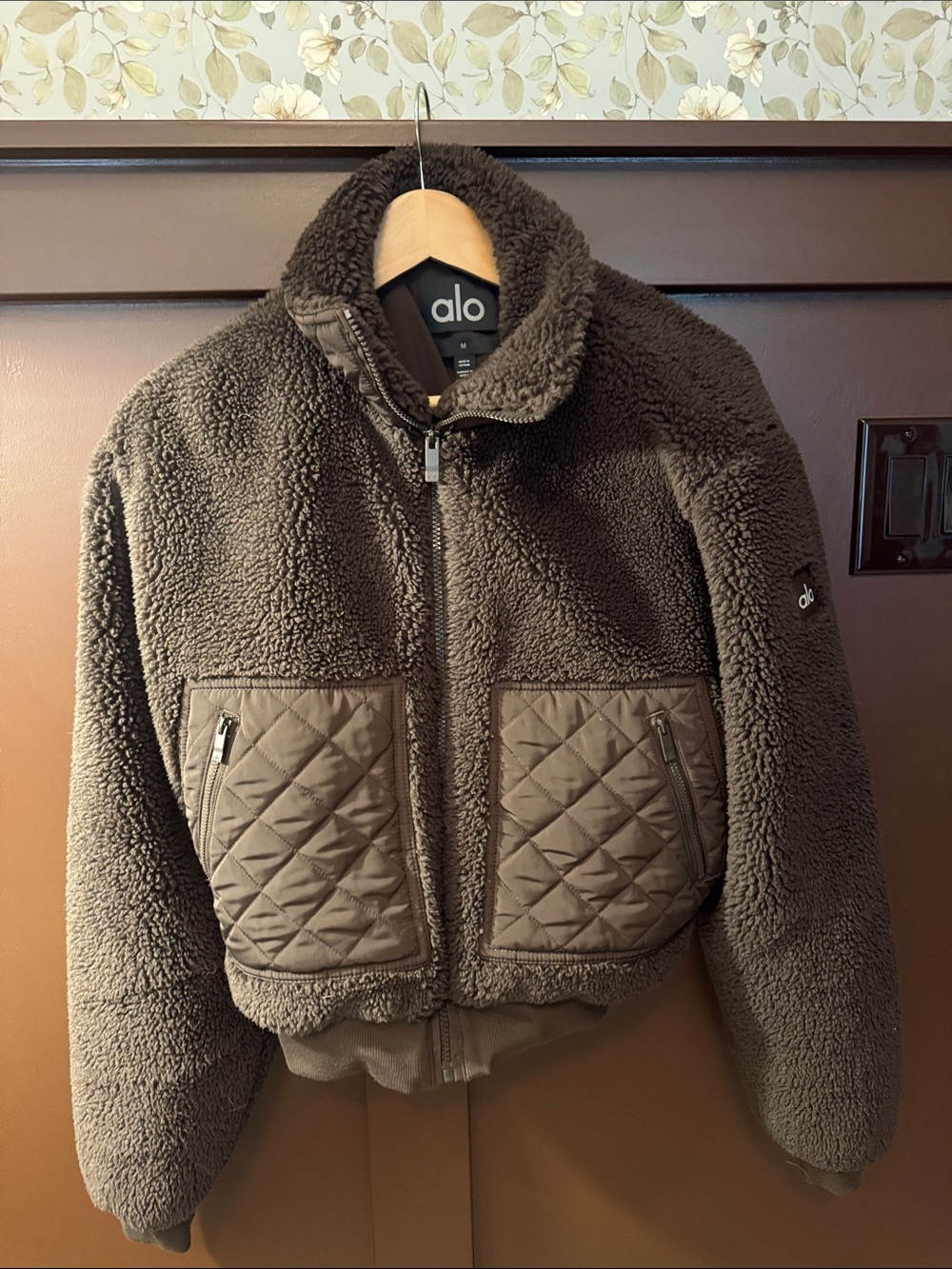 ALO Yoga Sherpa Edge Bomber